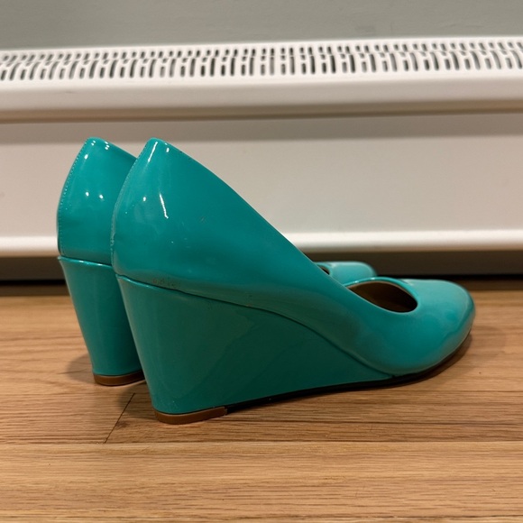 Elegant Teal Wedge Heels - Picture 6 of 9